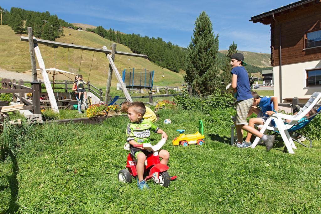 Bait Vegl Apartment Livigno Bagian luar foto