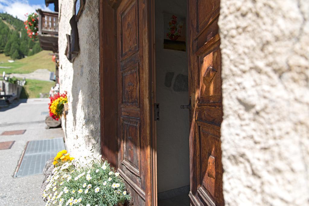 Bait Vegl Apartment Livigno Bagian luar foto